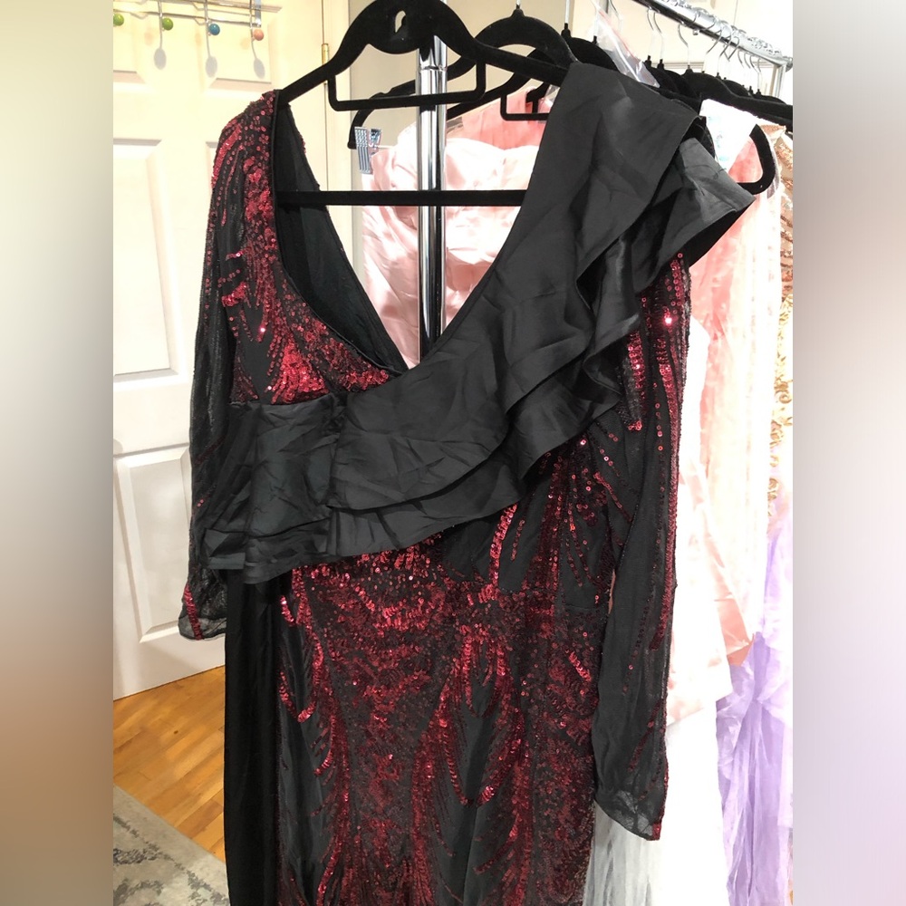 Plus Size Asymmetrical Ruffle Trim Mermaid Hem Graphic Sequin Formal Dress - Picture 6 of 11